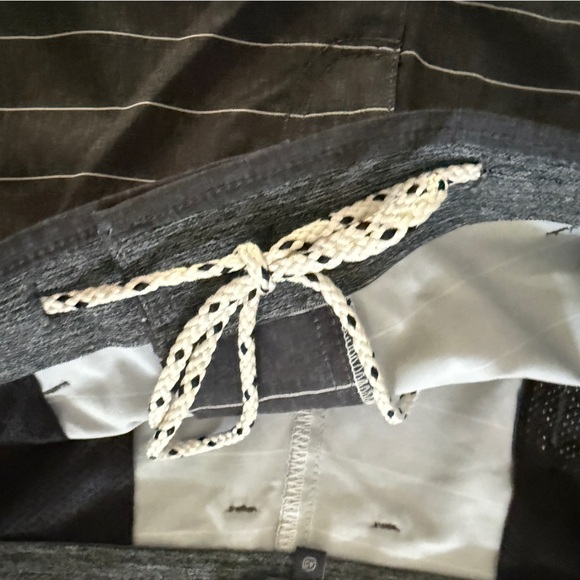 NWT Dockers Hybrid Shorts ( board shorts or shorts) Size 40 - Picture 6 of 7